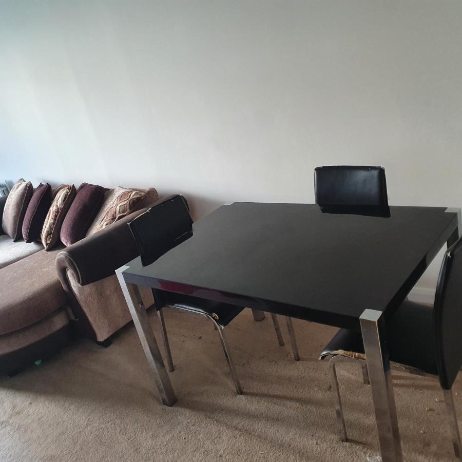 2-Bedroom Back Hilton Area Apartment - Ground Floor, Aberdeen City Center エクステリア 写真