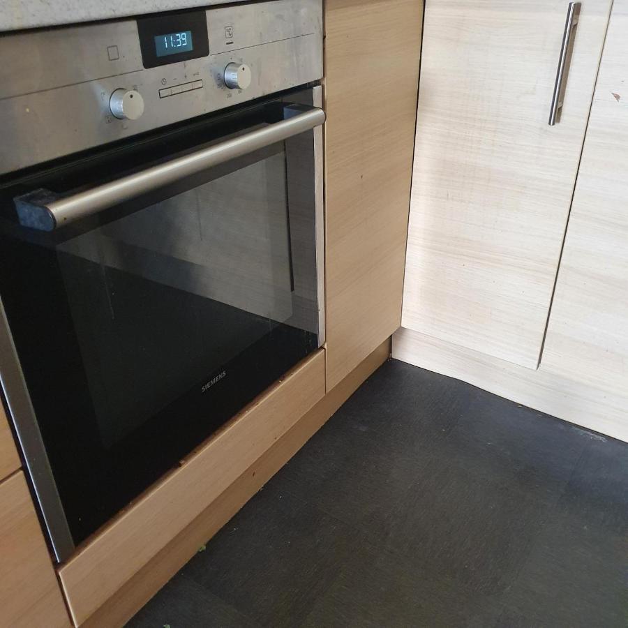 2-Bedroom Back Hilton Area Apartment - Ground Floor, Aberdeen City Center エクステリア 写真
