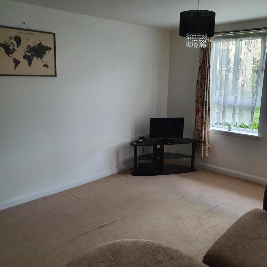 2-Bedroom Back Hilton Area Apartment - Ground Floor, Aberdeen City Center エクステリア 写真